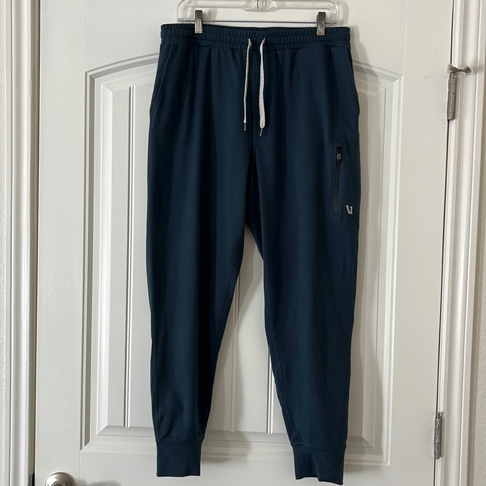 Vuori mens joggers size XL in navy